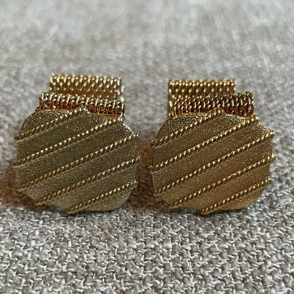 Vintage 70’s Diagonal Bead Design Stripe Gold Tone Mesh Wrap Around Cuff Links
